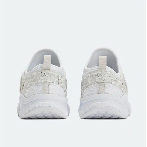 Fabletics Redondo Performance Sneaker - Picture 2 of 14